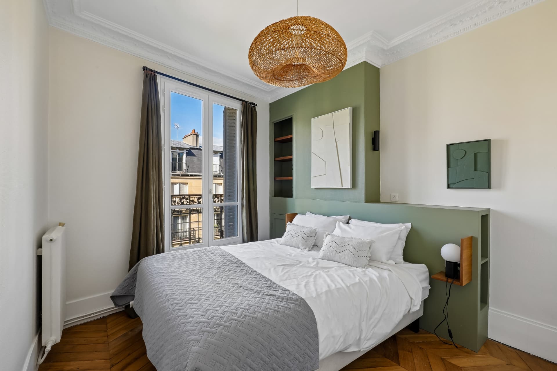 Seconde chambre du lot 17, tête de lit vert sauge