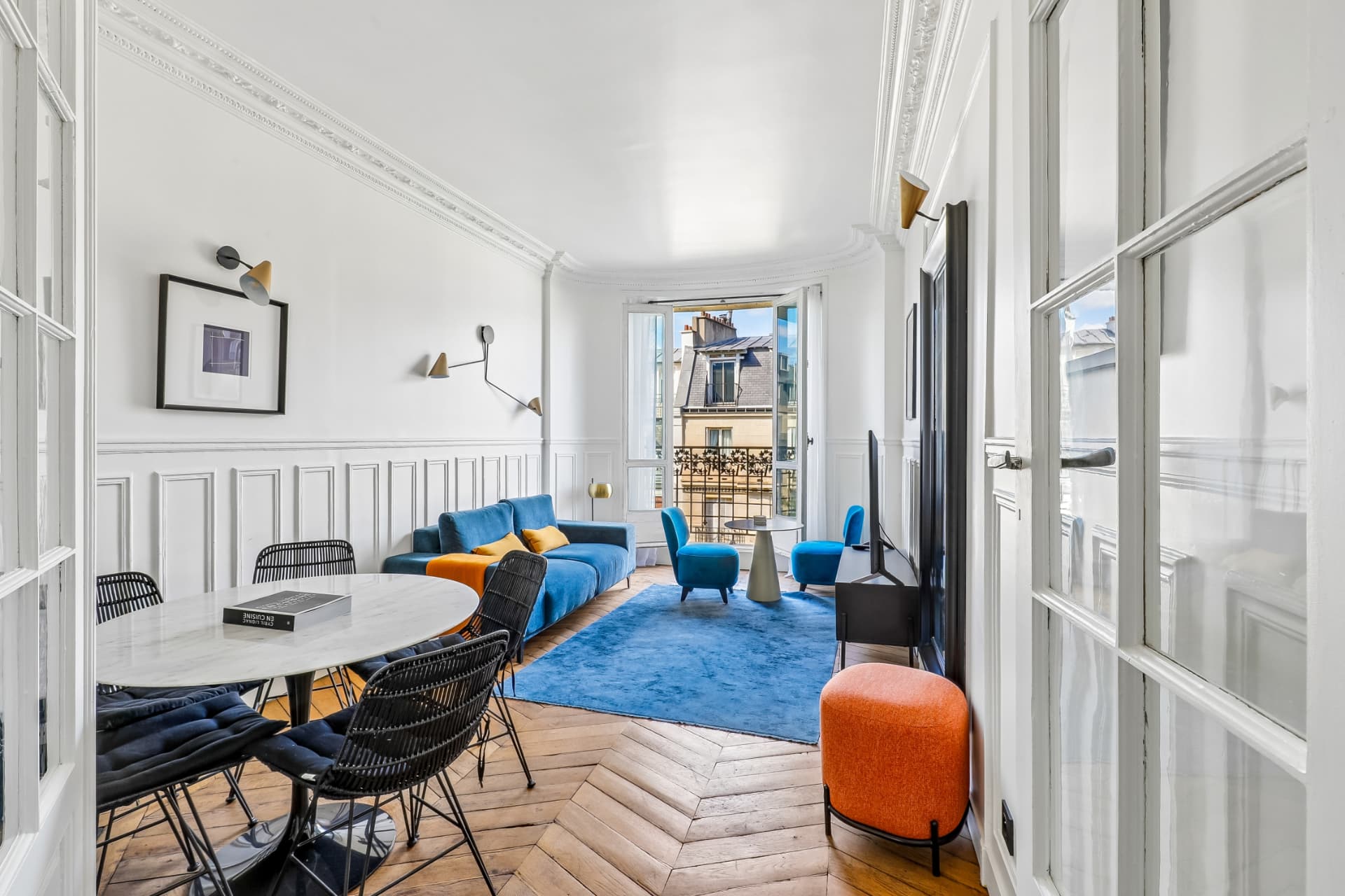 Séjour du lot 16 ouvert sur son balcon