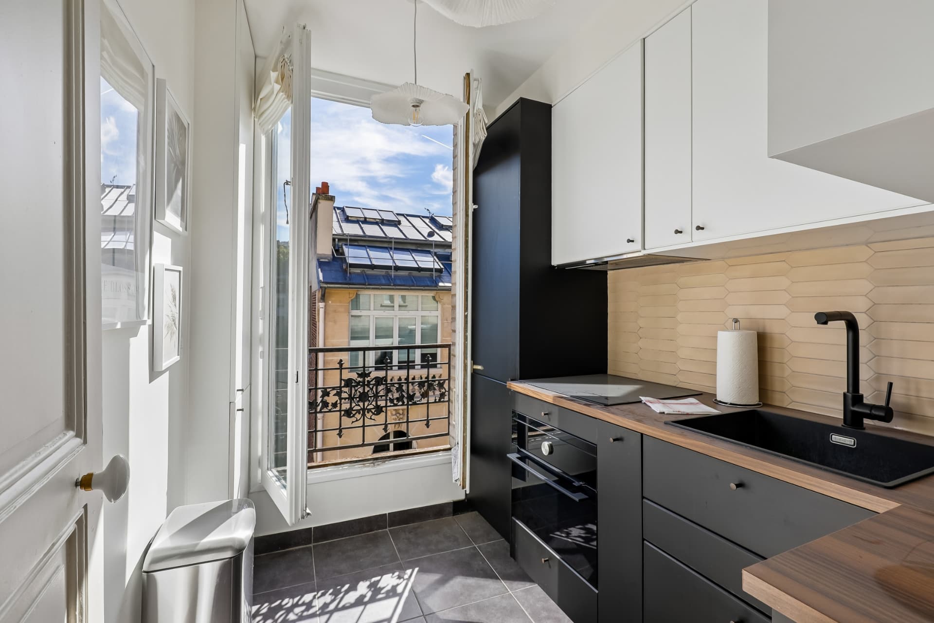 Cuisine équipée du lot 17 avec balconnet