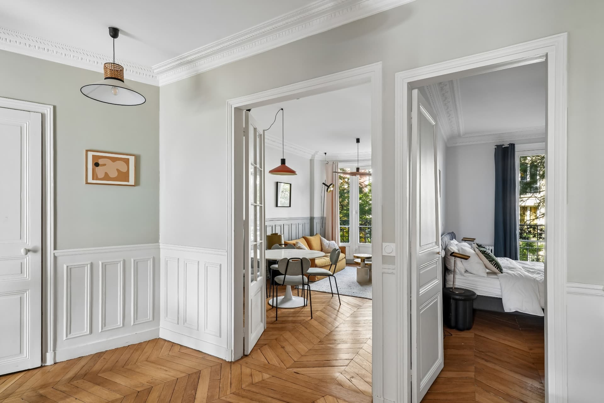 Vue traversante du lot 10 depuis le couloir, séjour et chambre en enfilade
