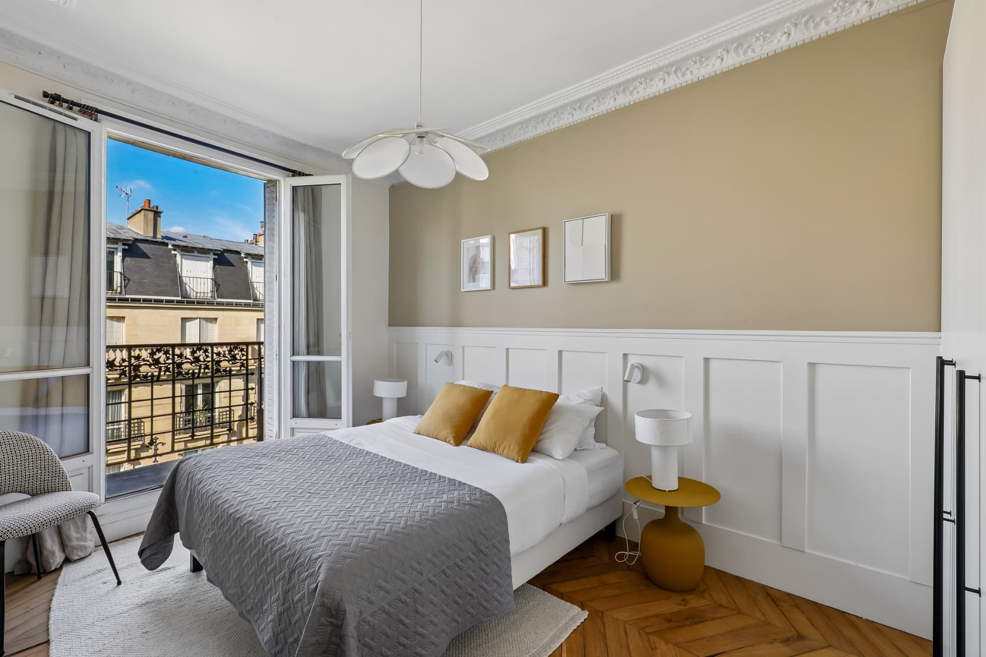 Chambre du lot 17 ouverte sur le balcon